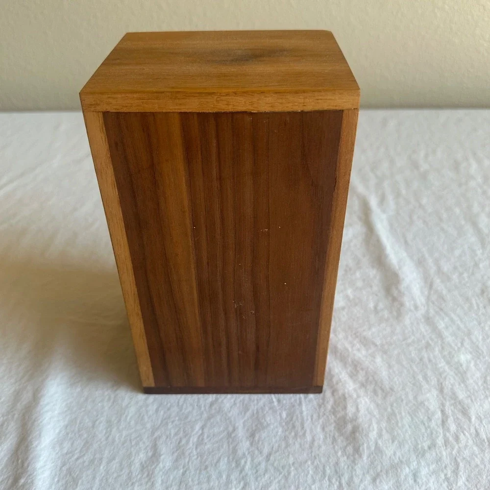 Very RARE Pyrat Rum CASK 1623 Walnut Box Display Case Empty Bottle Collectable